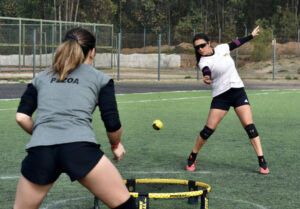 ¿Qué es el Roundnet o Spikeball? El desconocido deporte que practican dos egresados UNAB y que representarán a Chile en un mundial